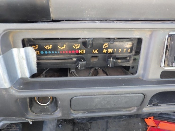 1999-isuzu-nqr-image-34