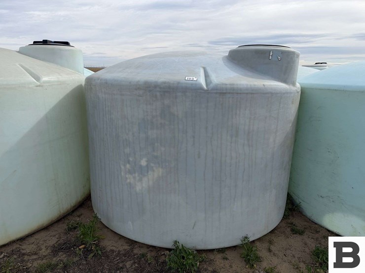 1550-gallon-round-poly-fertilizer-tank-image-1
