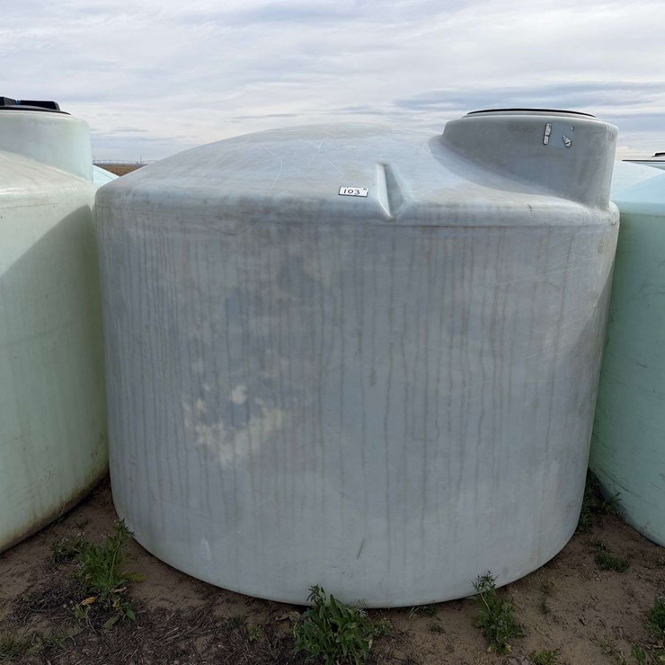 1550 Gallon Round Poly Fertilizer Tank