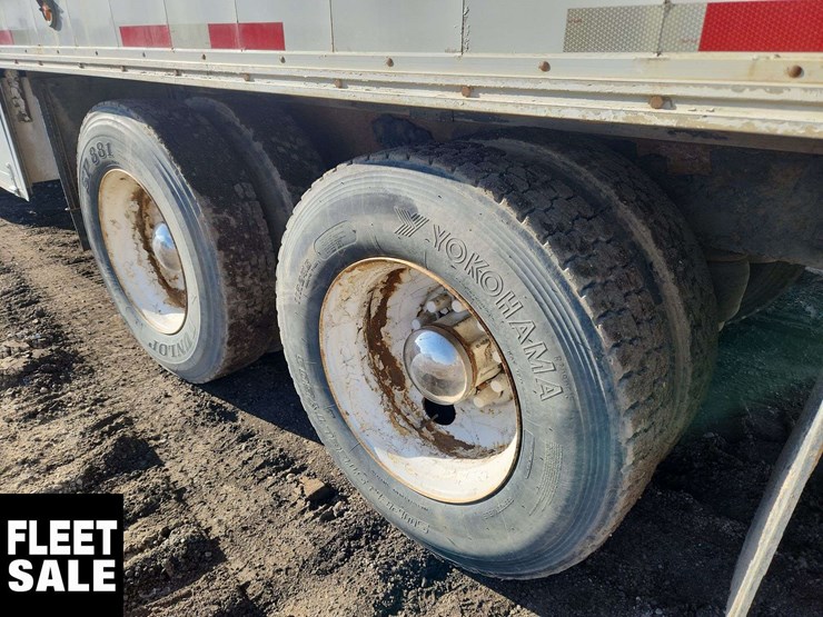 2005-peterbilt-385-image-28