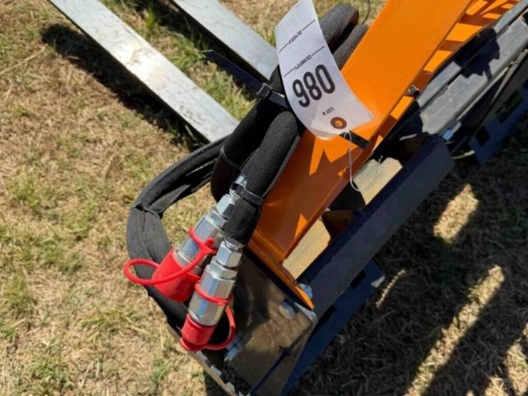 landhonor-skid-steer-hyd.-pallet-forks-image-6