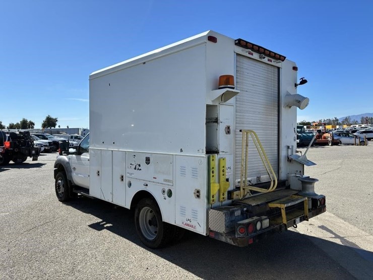 2011-ford-f550-image-4