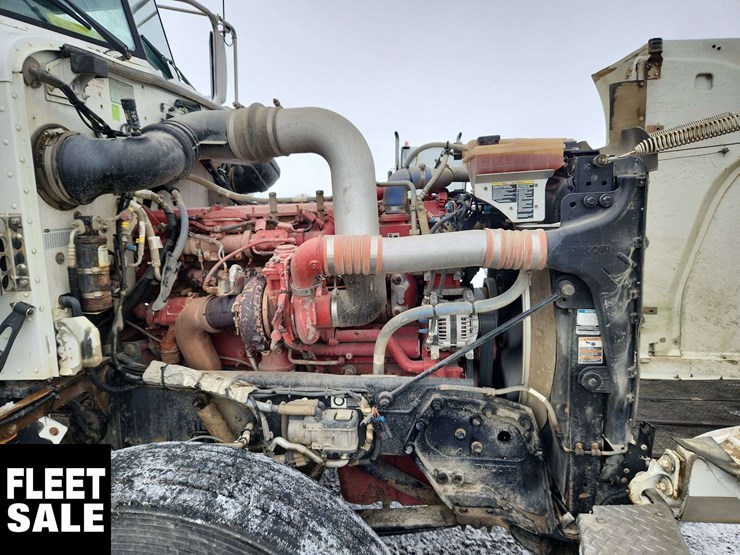 2015-peterbilt-367-image-21