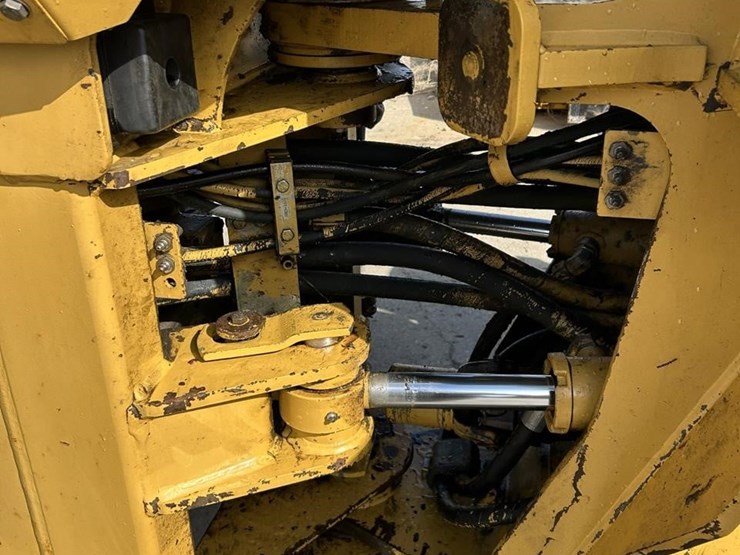 2000-caterpillar-938g-image-18