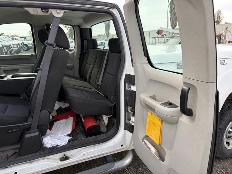 2012-gmc-sierra-2500-image-12