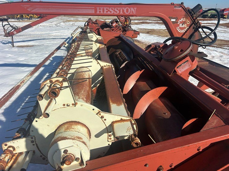 hesston-1014-image-9