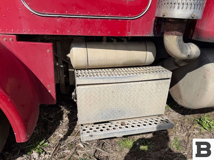 1995-peterbilt-378-image-12