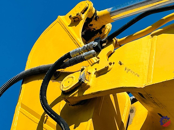 2015-komatsu-pc210-lc-image-43