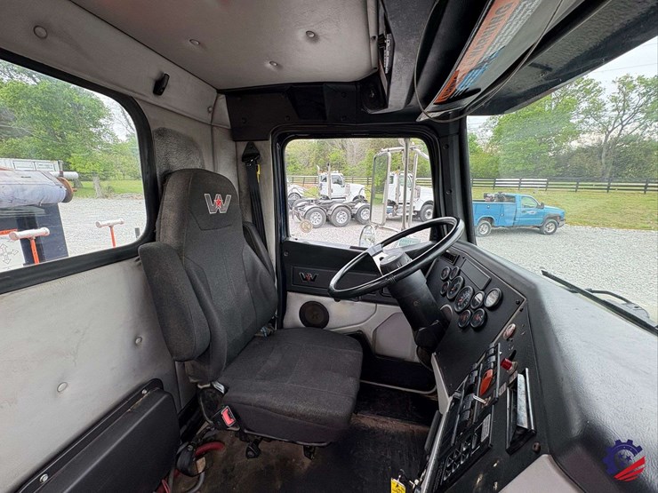 2019-western-star-4700-image-80