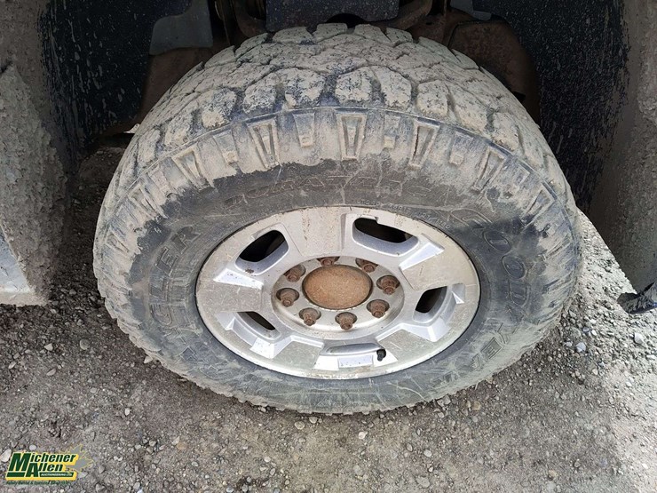 2012-chevrolet-silverado-2500hd-image-12