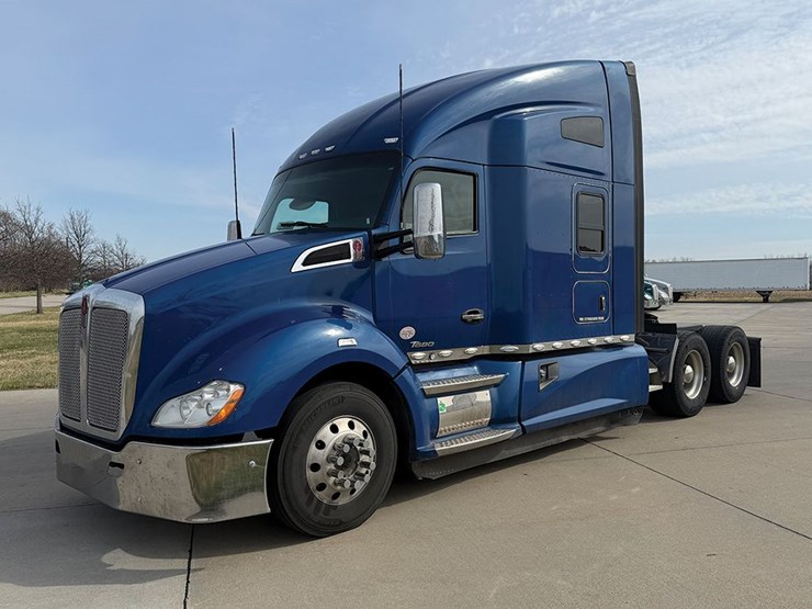 2020-kenworth-t680-image-1