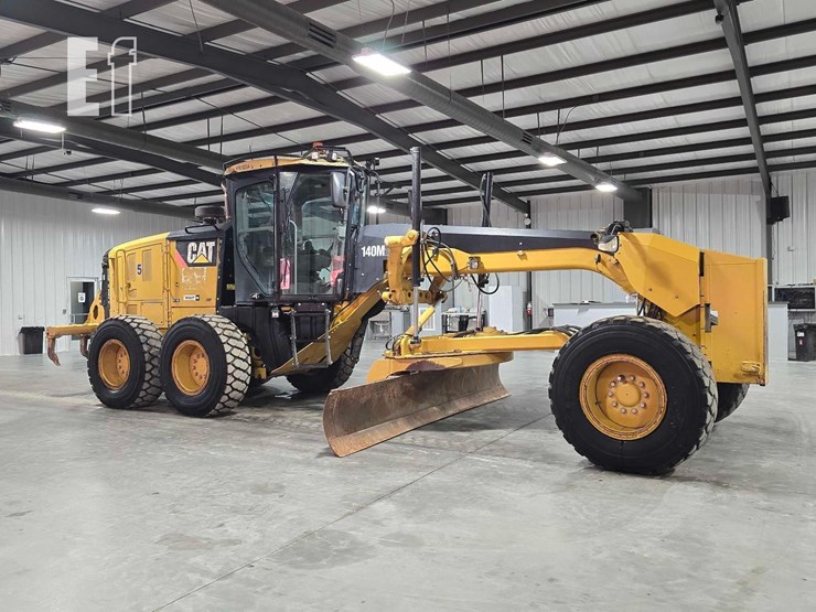 2011-caterpillar-140m2-image-2