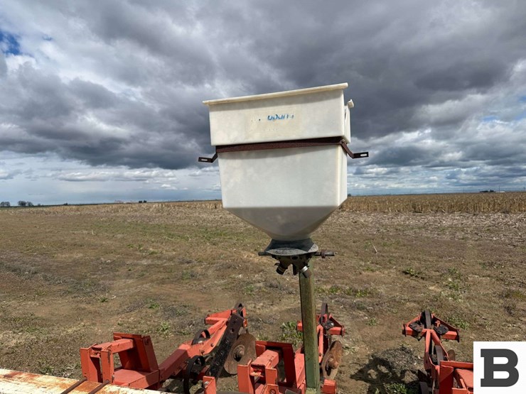 6-row-s-tine-cultivator-image-10