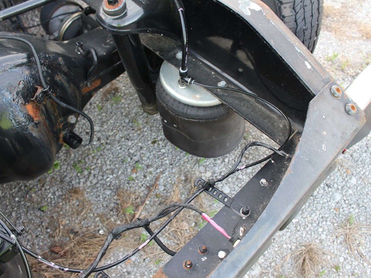 2019-peterbilt-579-image-11