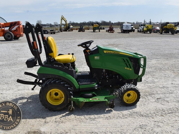 2017-john-deere-1025r-image-8