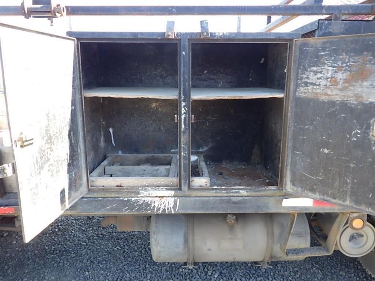 2000-isuzu-nqr-image-16