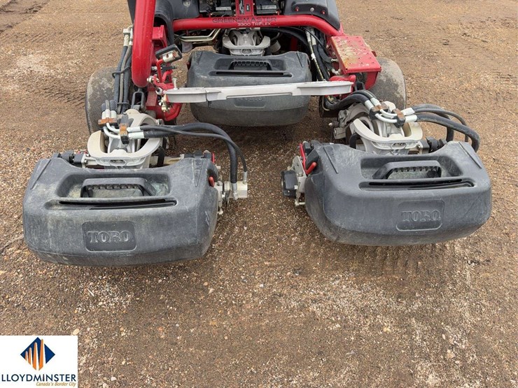 2015-toro-greensmaster-300-image-10