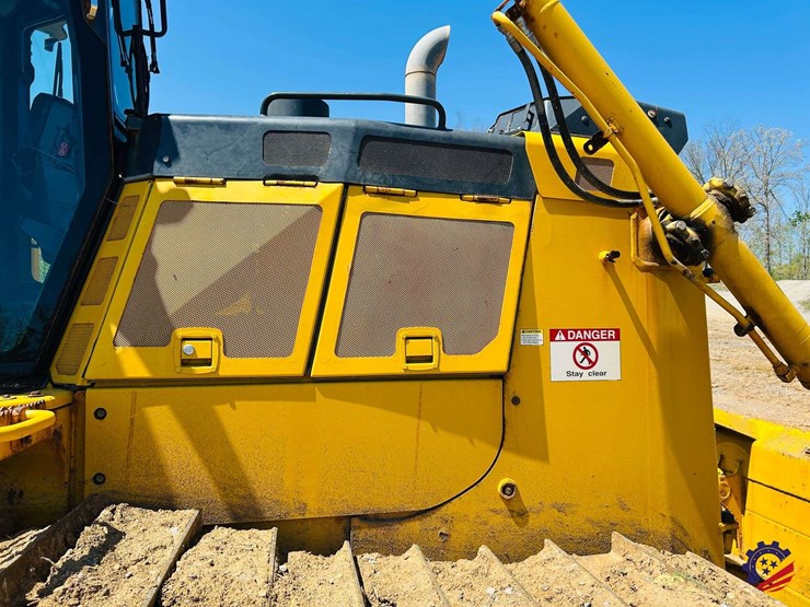 2023-komatsu-d65px-18-image-18