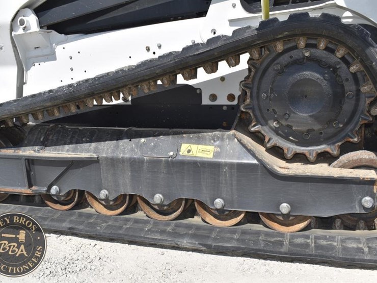 2023-bobcat-t770-image-21