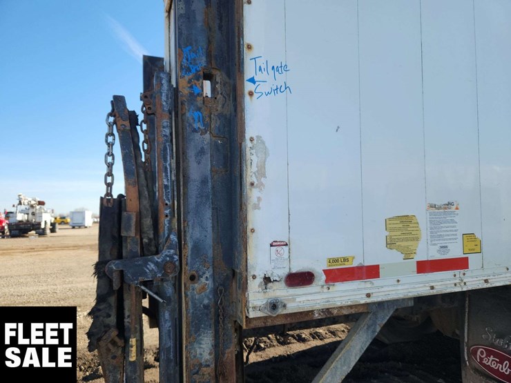 2005-peterbilt-385-image-35