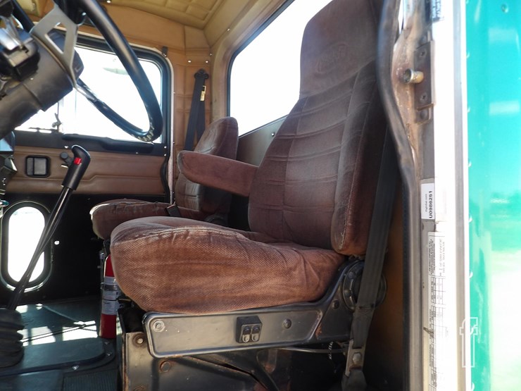 1997-peterbilt-379exhd-image-25