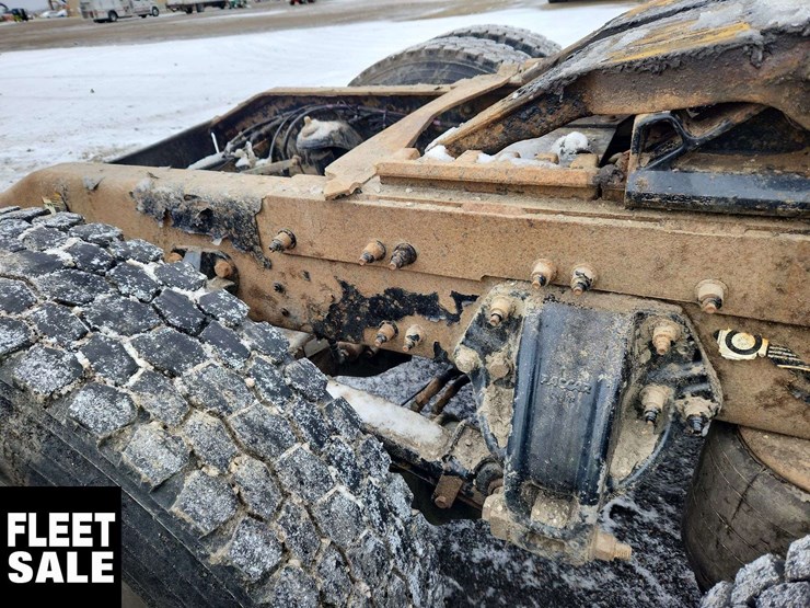 2015-peterbilt-367-image-38