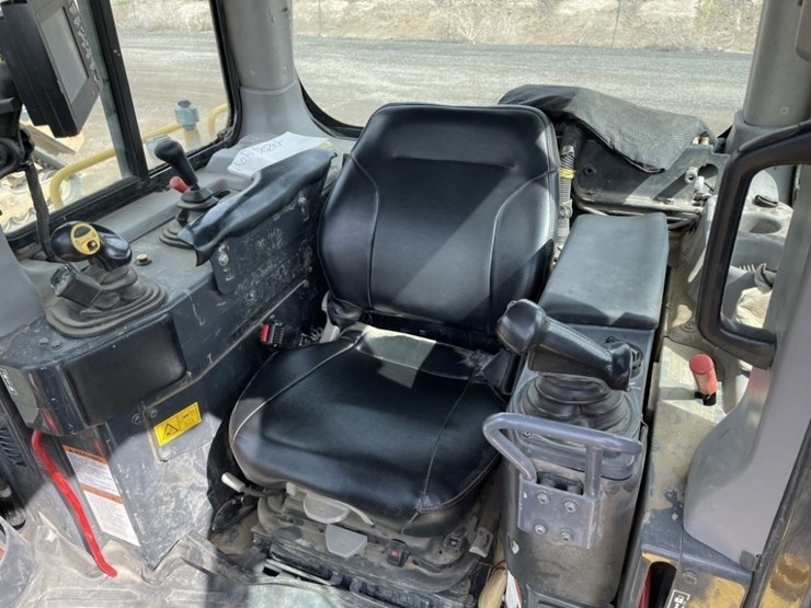 2013-komatsu-d65ex-17-image-28