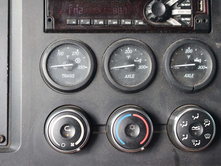 2018-freightliner-cascadia-126-image-59