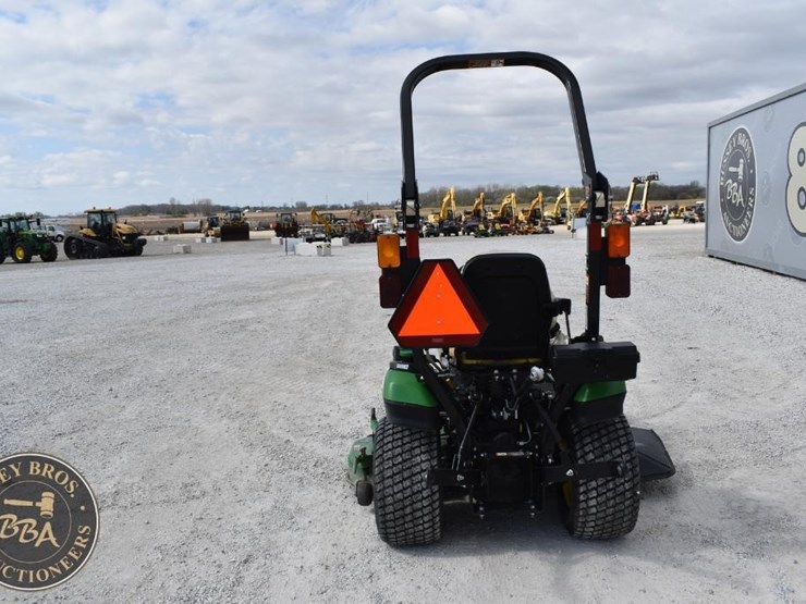 2017-john-deere-1025r-image-4