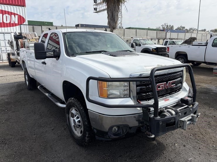 2012-gmc-sierra-2500-image-2