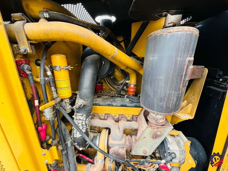 2010-caterpillar-120m-image-121