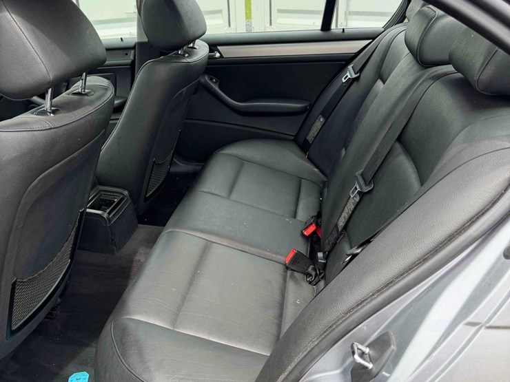 2003-bmw-325i-image-10