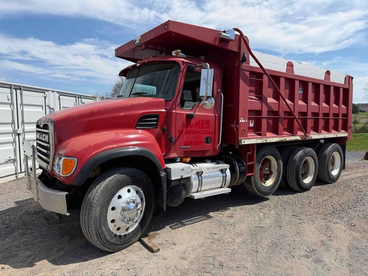 2007-mack-granite-gu713-image-1