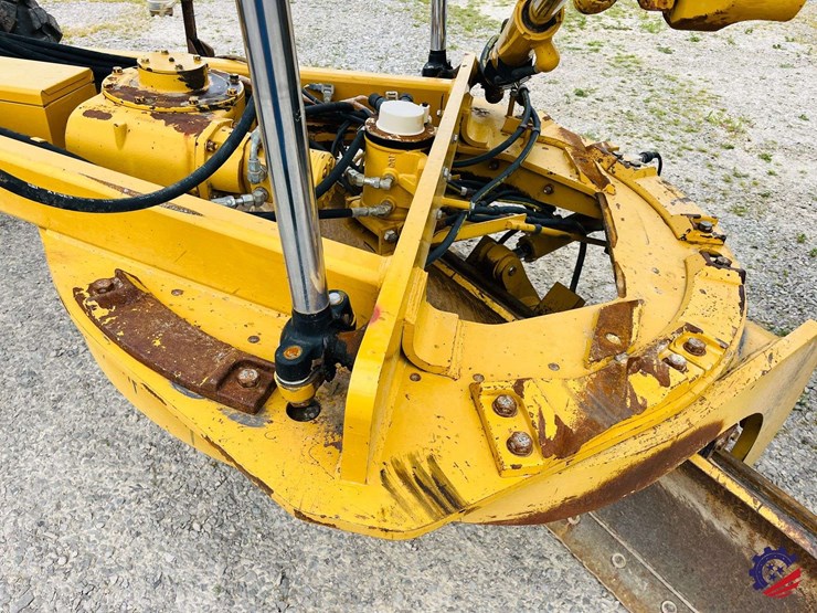 2010-caterpillar-120m-image-39