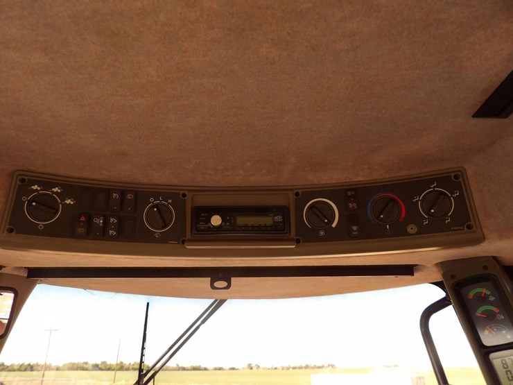 new-holland-t9040-image-19