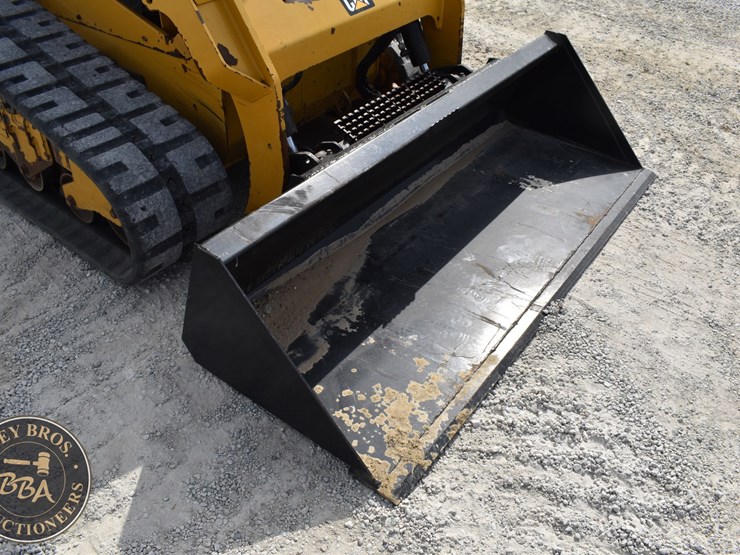 2017-caterpillar-259d-image-17