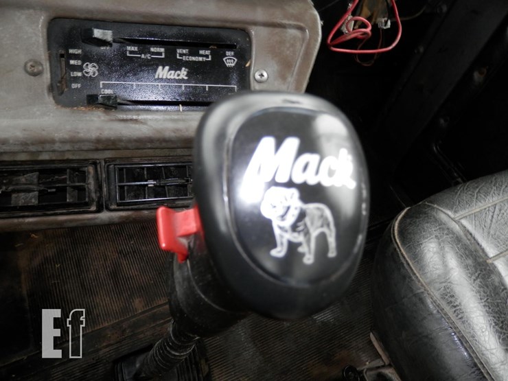 1992-mack-rd688s-image-14