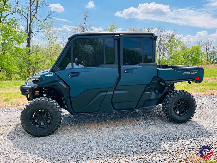 2026-can-am-defender-limited-hd11-triple-image-2