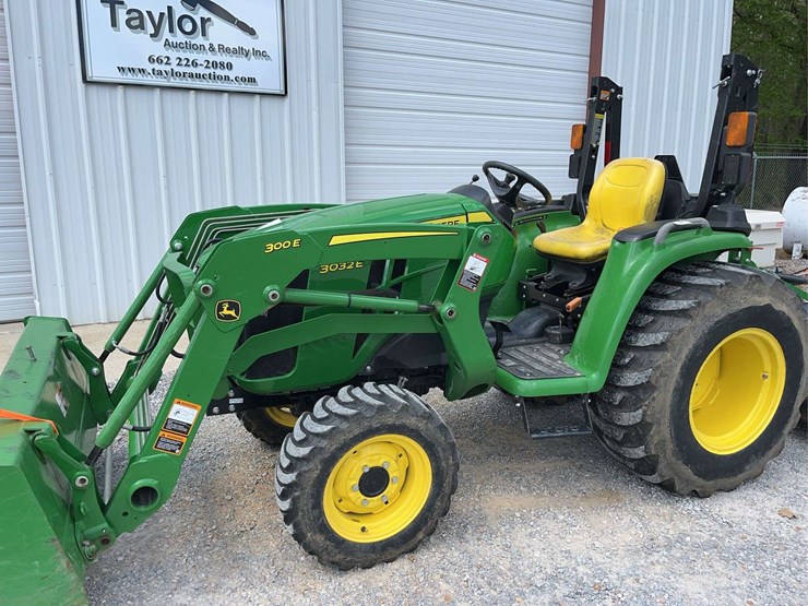 2021-john-deere-3032e-image-2