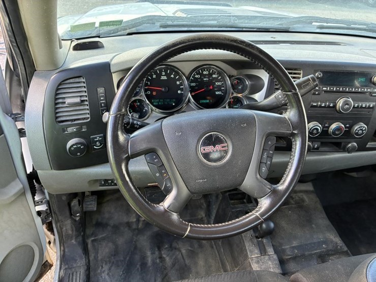 2012-gmc-sierra-2500-image-16
