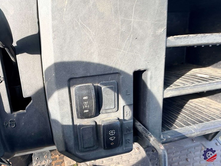 2019-john-deere-gator-xuv-835m-image-38