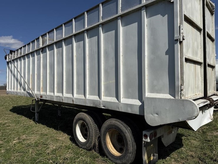 2002-great-lakes/gruetts-36’-silage-trailer-image-12