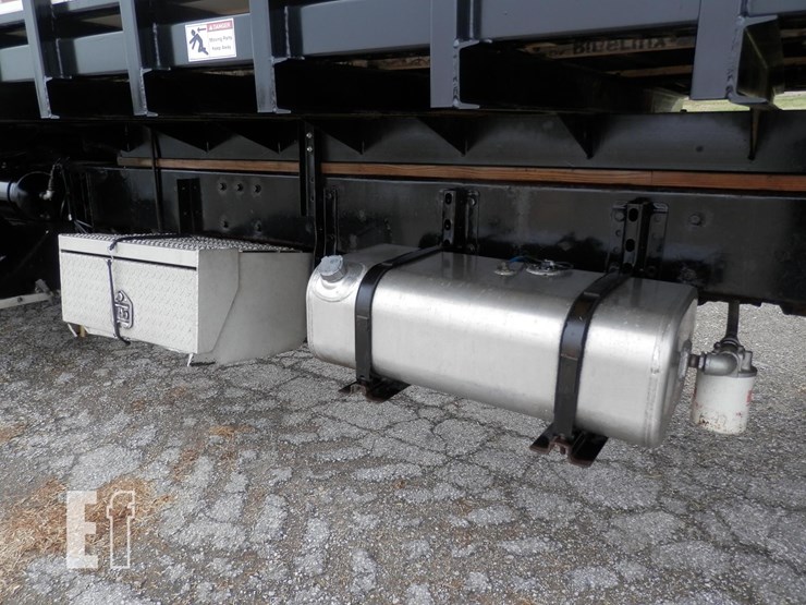 1999-peterbilt-385-image-12