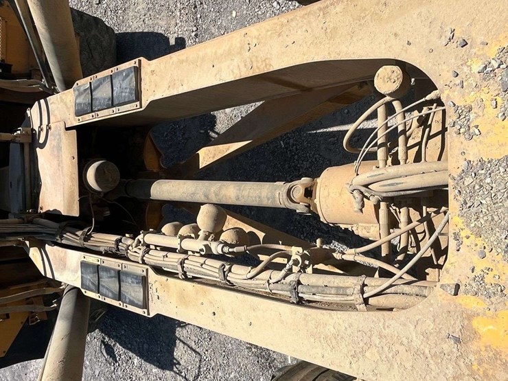 2010-volvo-a40e-image-59