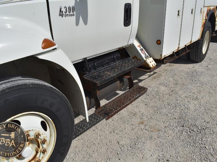 2005-international-durastar-4300-image-10