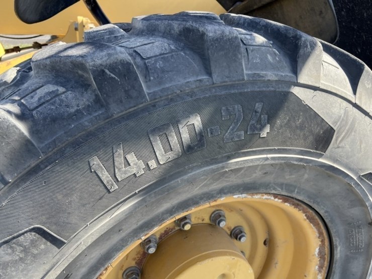 2013-caterpillar-th560b-image-14