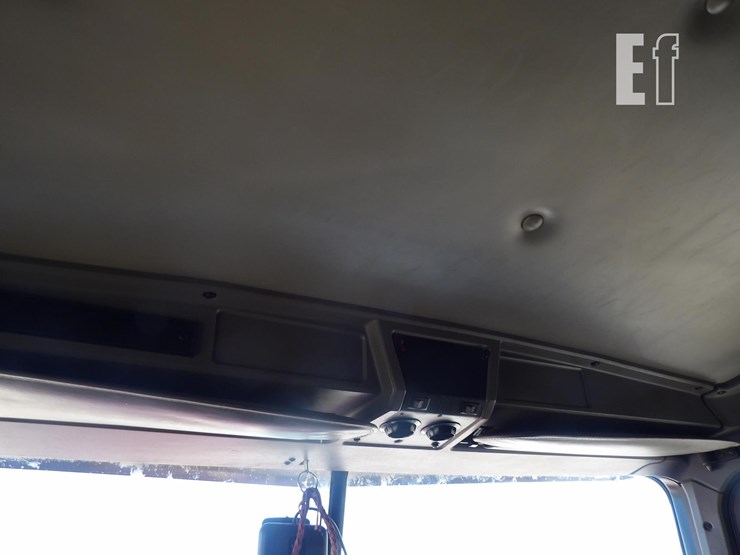 2005-kenworth-w900l-image-26