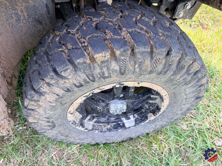 2023-john-deere-gator-xuv-835r-image-13