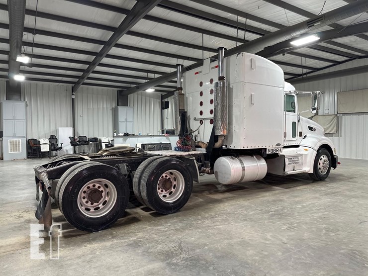 2008-peterbilt-386-image-3
