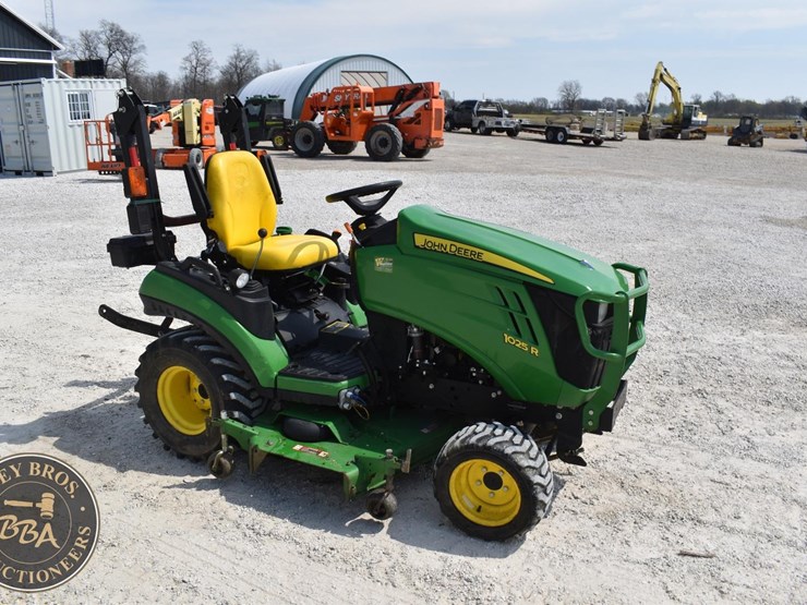 2017-john-deere-1025r-image-9